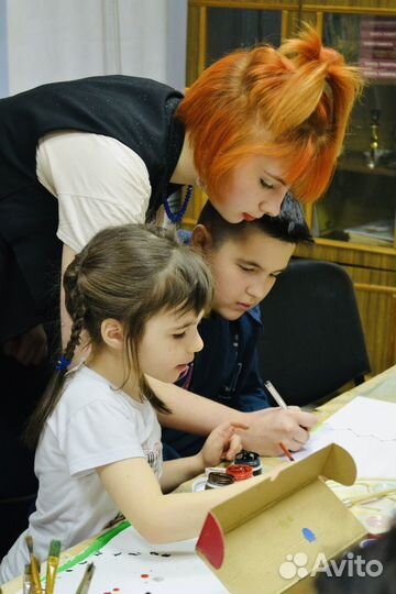 Преподаватель рисования