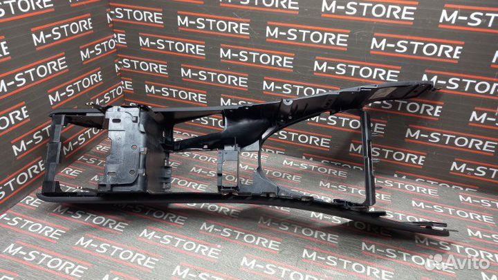 Консоль между сидений Bmw X5 E53 M54B30 2001