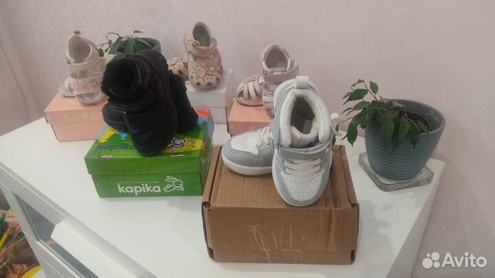Обувь на девочку, сандали, кроссовки