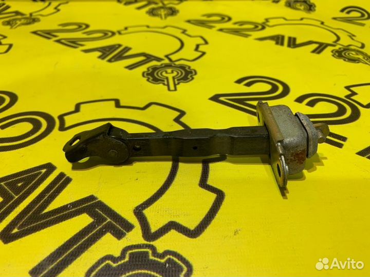 Ограничитель двери задний правый Nissan Primera