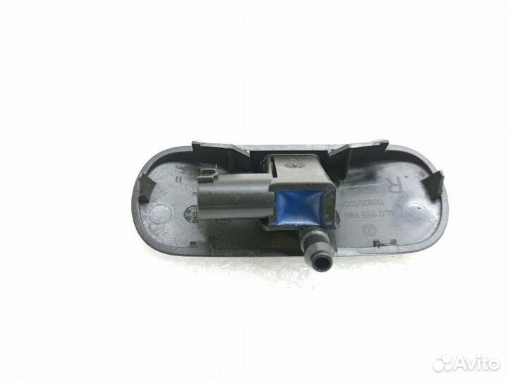 Форсунка стеклоомывателя передняя правая Audi Q7