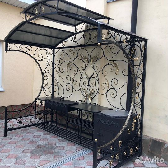 Мангал с крышей