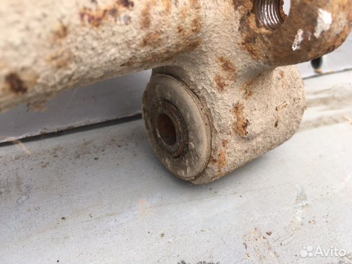 Рычаг передний верхний правый Volkswagen