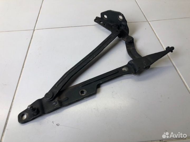 Петля крышки багажника левая Audi 100 C4 1991