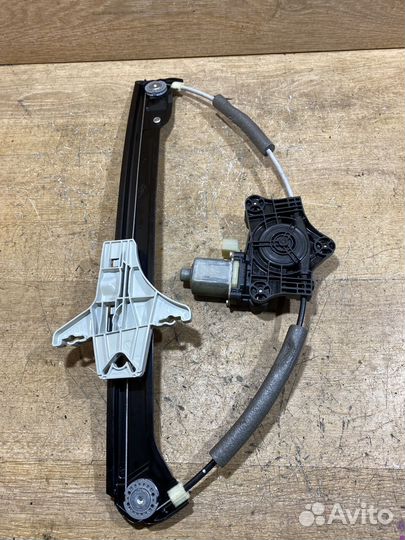Стеклоподъемник задний левый Skoda Superb 3 C104