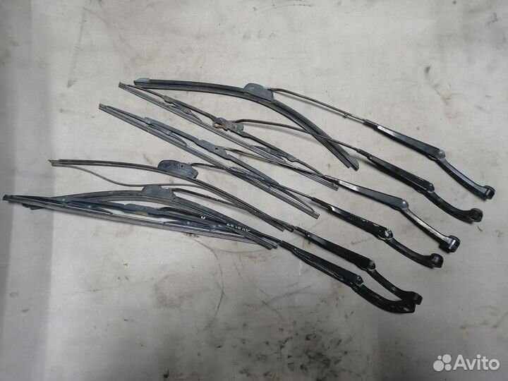 Поводок стеклоочистителя передний для Audi 80 (B3)