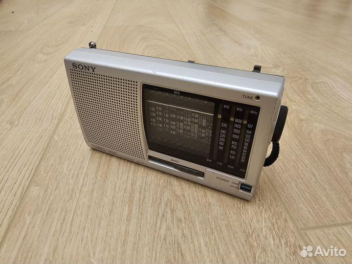 Радиоприемник б/у Sony ICF-SW11