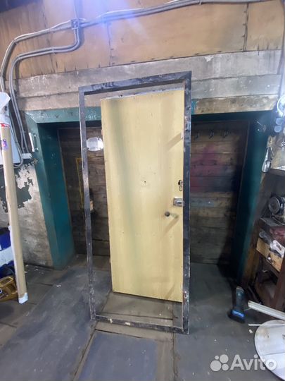 Дверь входная металлическая