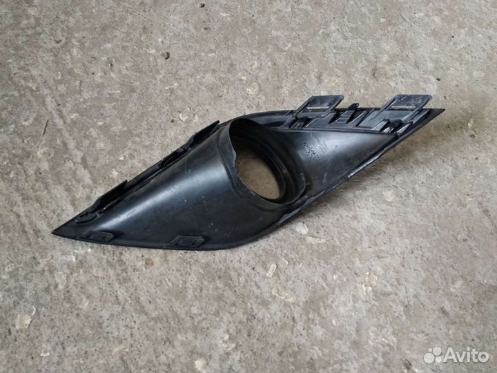 Рамка противотуманной фары Mitsubishi Outlander