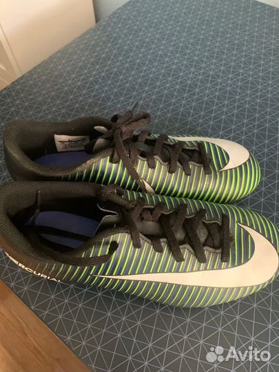 Футбольные бутсы Nike