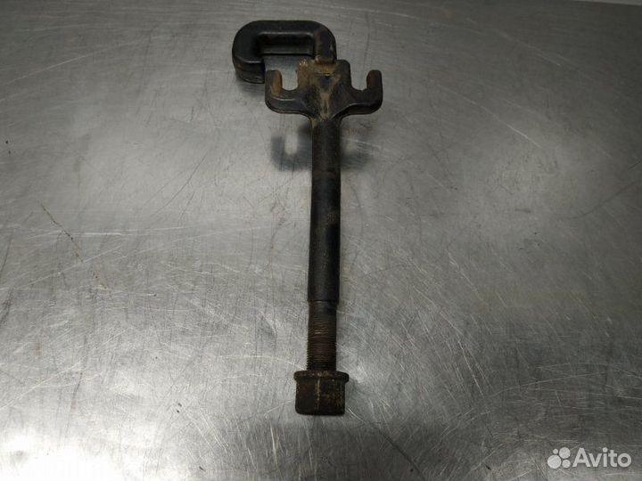 Крюк буксировочный правый Jeep Grand Cherokee WK2