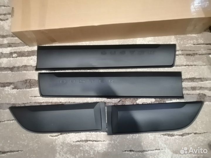 Оригинальные накладки на двери Renault Duster 2