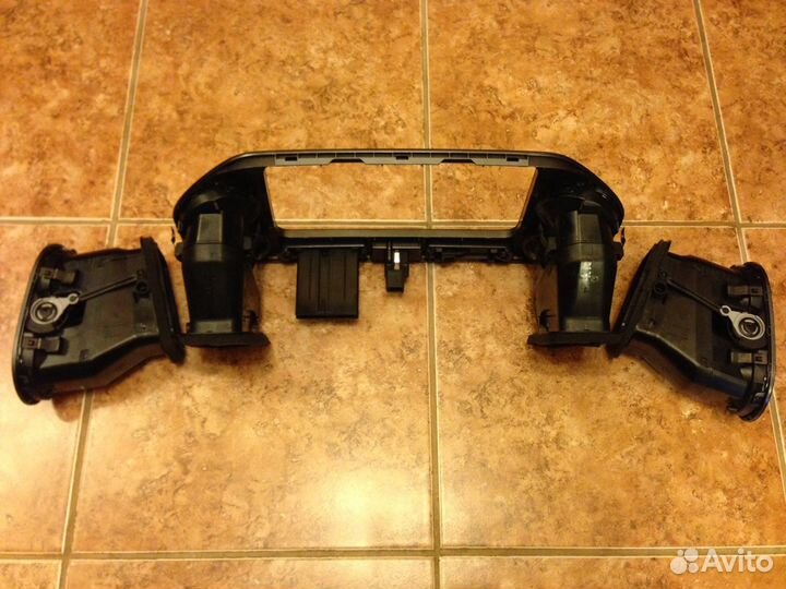 Рамка магнитолы Тигуан