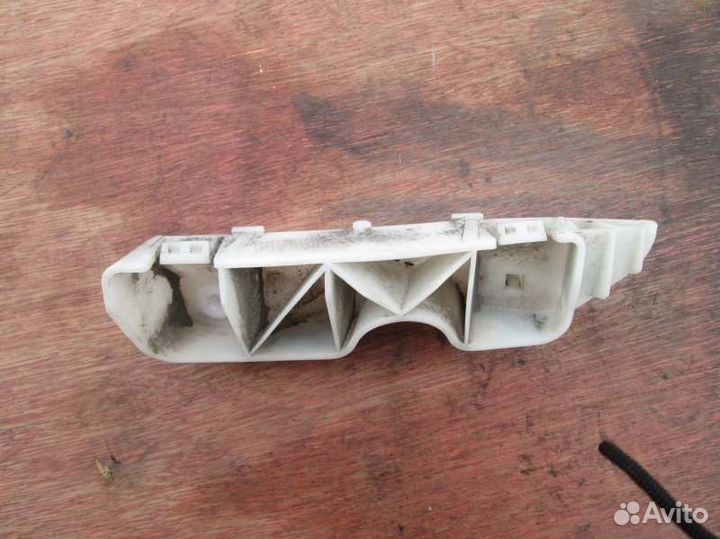 Крепление бампера переднее правое Nissan Qashqai