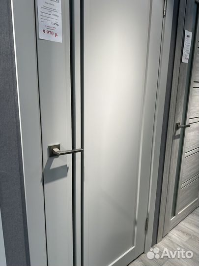 Двери межкомнатные серые Xline8