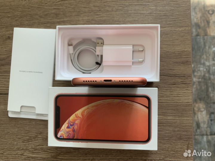 Телефон iPhone XR