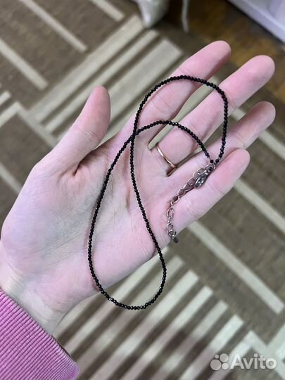 Колье из черной шпинели