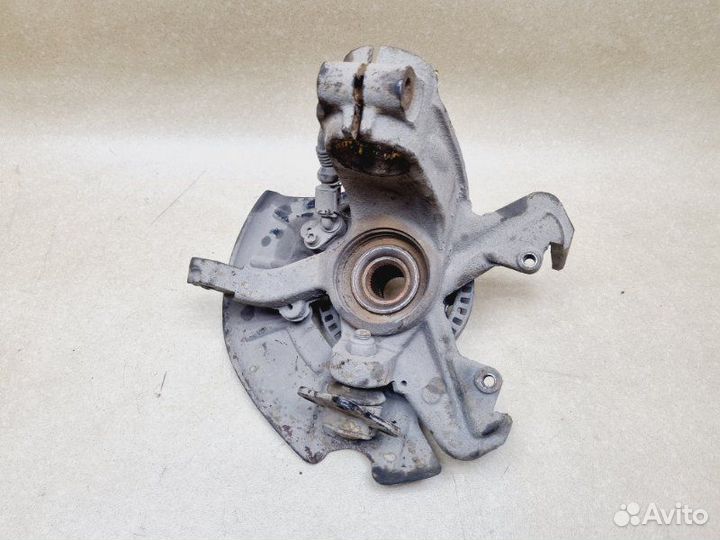 Кулак поворотный передний левый Skoda Octavia A4