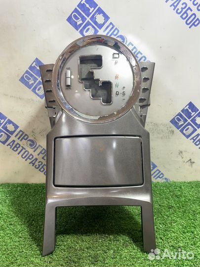 Консоль кпп Toyota Mark X седан 2.5 4GR 2009