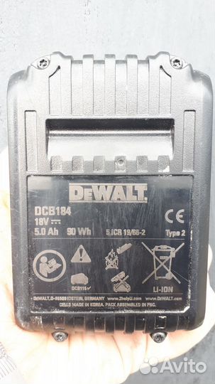 Зарядное устройство и 2 аккумулятора dewalt