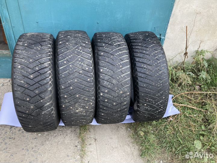 Goodyear Ultra Grip Ice Arctic 2 SUV 235/65 R17 108T