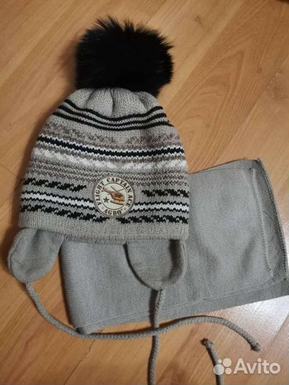Шапка с натуральным пумпоном и шарф новые