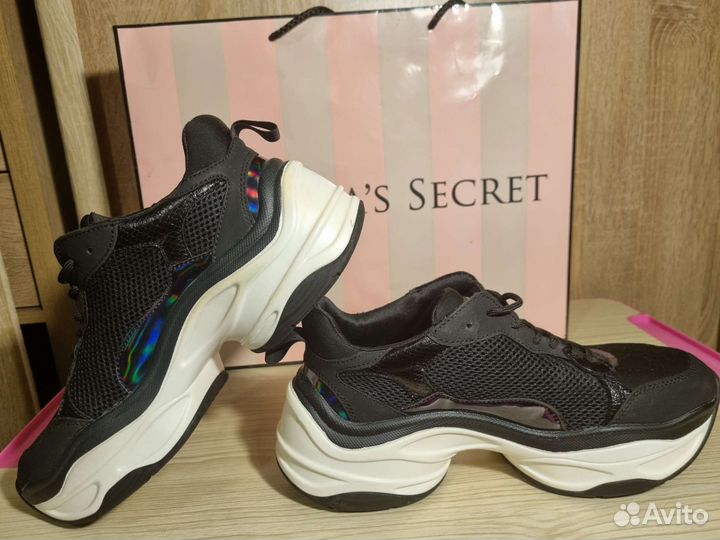 Кроссовки новые Kendall Kylie