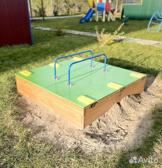 Детская песочница с крышками-столиками 1,5х1,5м
