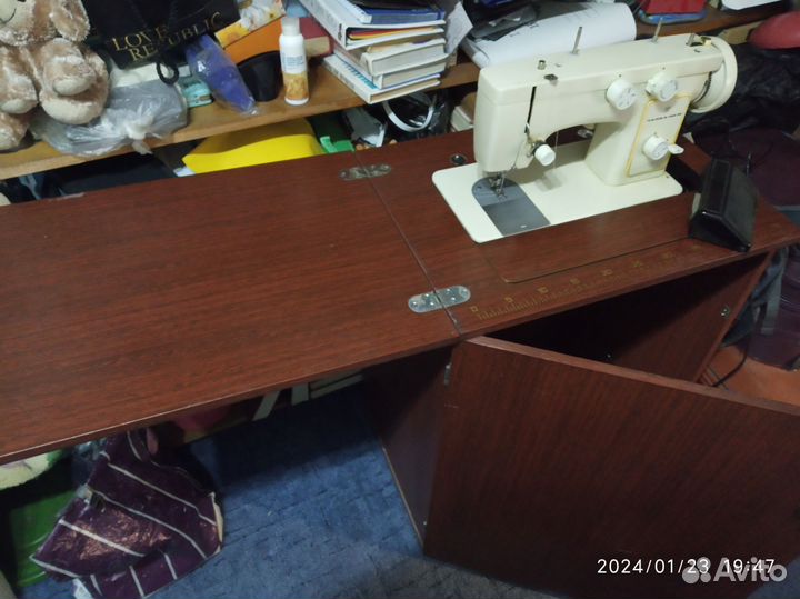 Швейная машина Чайка 142м бу