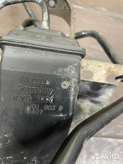 Абсорбер Audi A8b D3 4E0201803B
