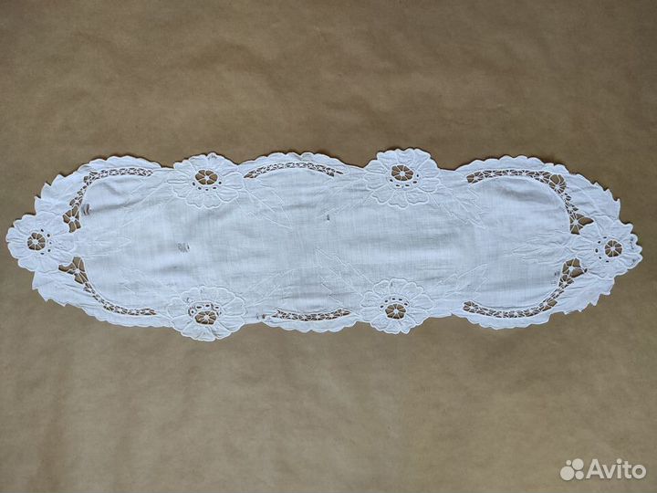 Старинные вышитые и вязанные салфетки-скатерти