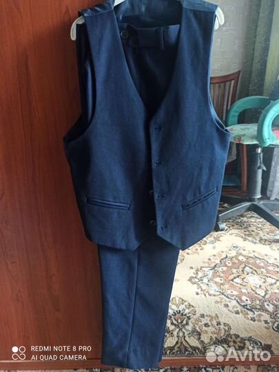 Школьный костюм тройка+ рубашки 8 шт