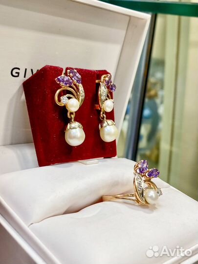 Золотые серьги и кольцо