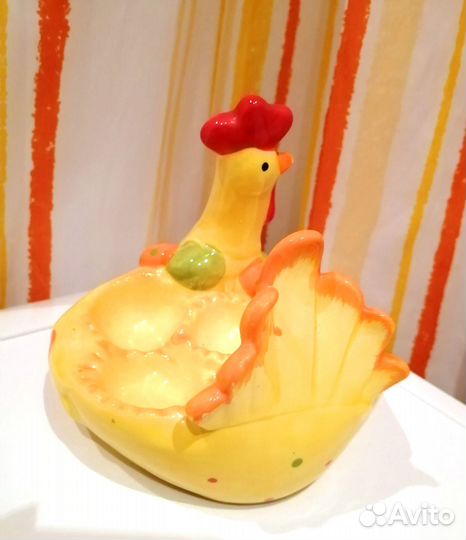 Подставка для яиц в виде курицы