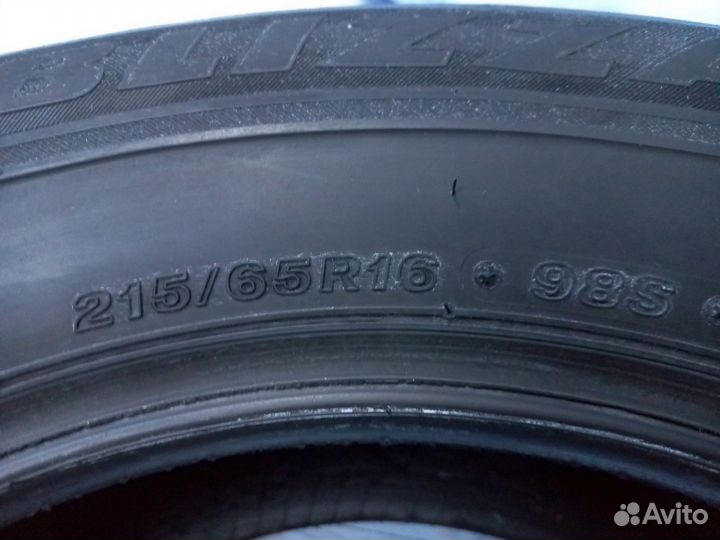 Bridgestone Blizzak Revo GZ 215/65 R16 98S