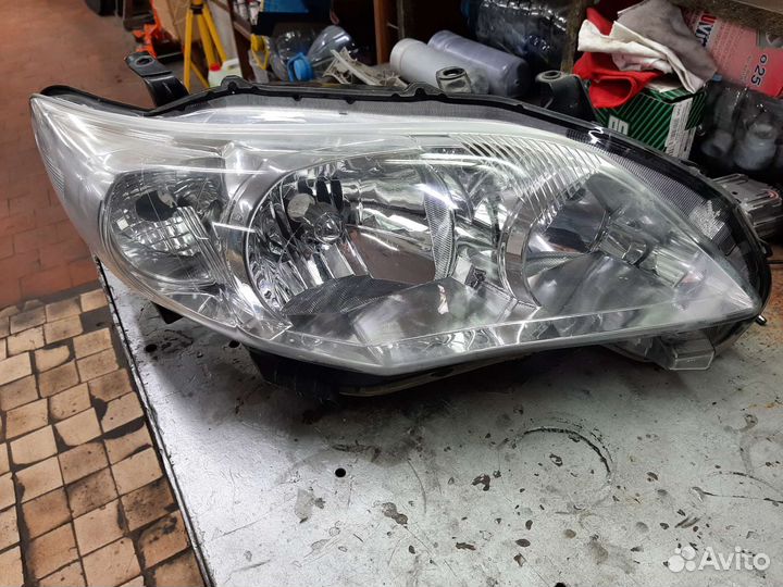 Фара правая Тойота королла 2011 год