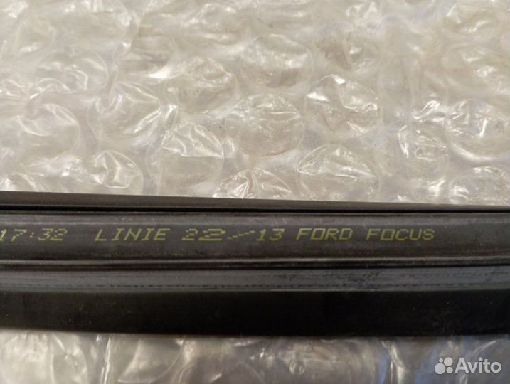 Уплотнитель стекла двери передний правый Ford