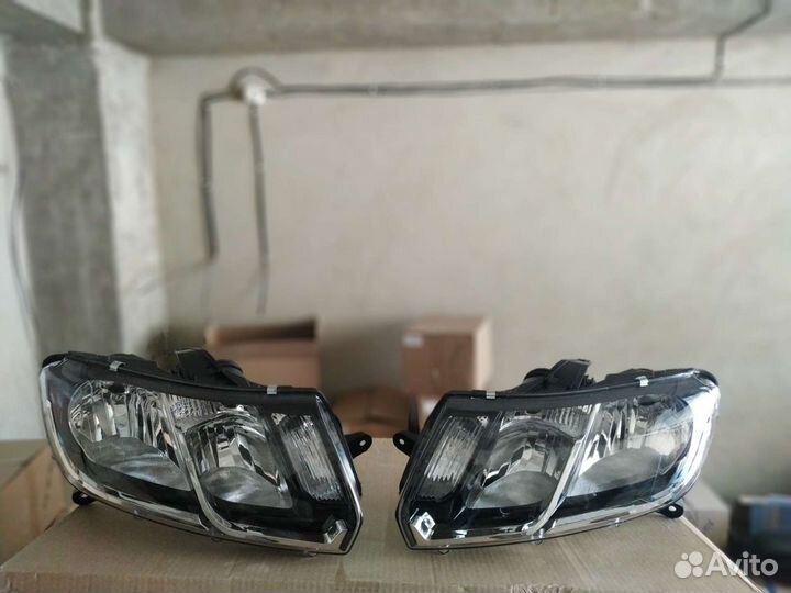 Фары на Лада Ларгус FL
