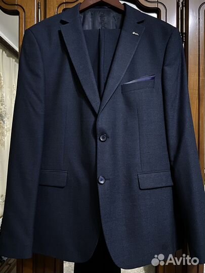 Продаеться костюм