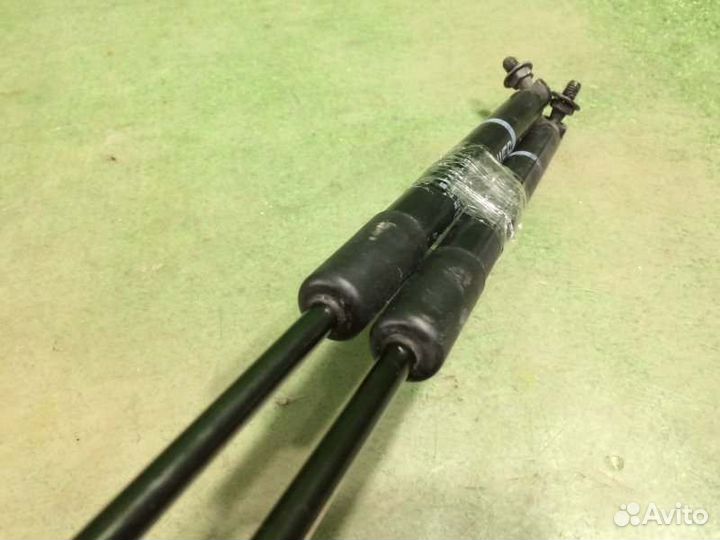 Амортизатор двери багажника Toyota Passo KGC30 1KR