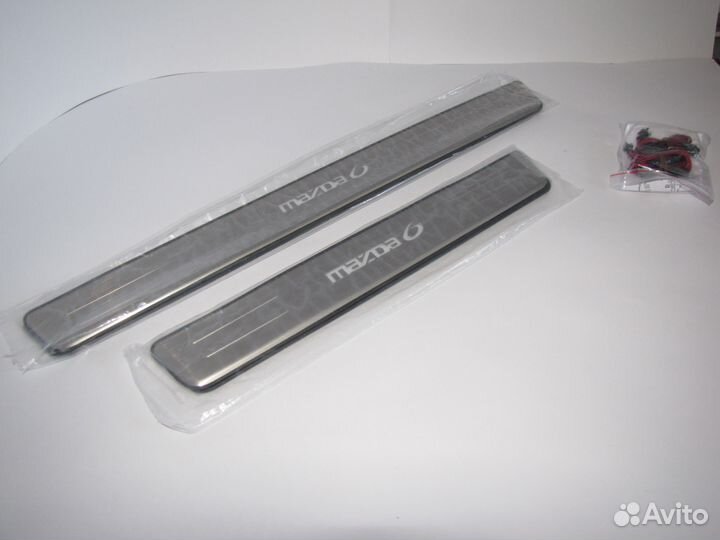 Накладки на пороги с подсветкой