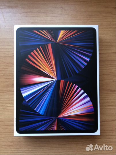 Коробки Macbook pro 16 и iPad pro 12