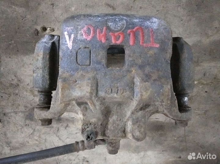 Суппорт тормозной передний правый Toyota Camry V40