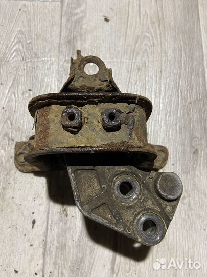 Опора двигателя правая Geely MK 2012 MR479QA