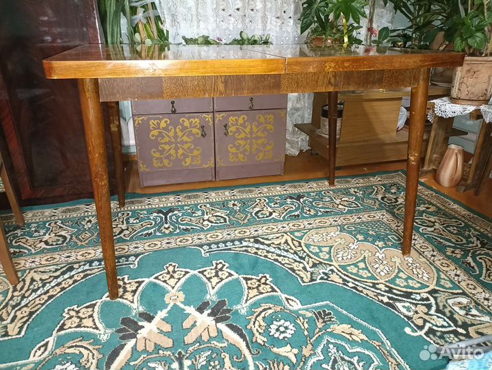 Старинный стол и два стула Шуман