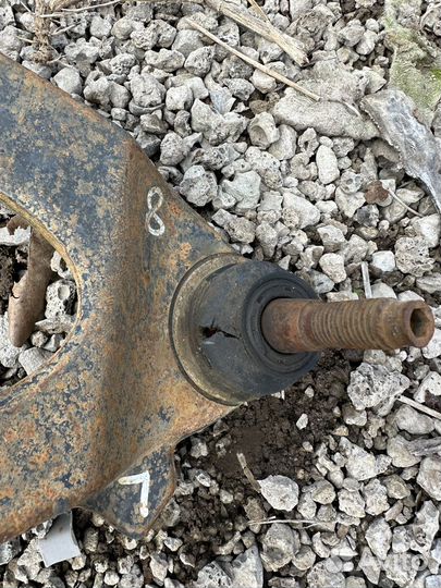 Hummer h2 передний правый рычаг