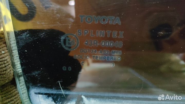 Стекло двери заднее правое Тойота Авенсис