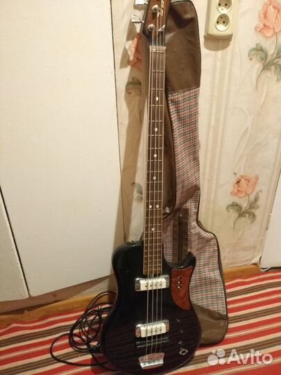 Бас гитара Урал