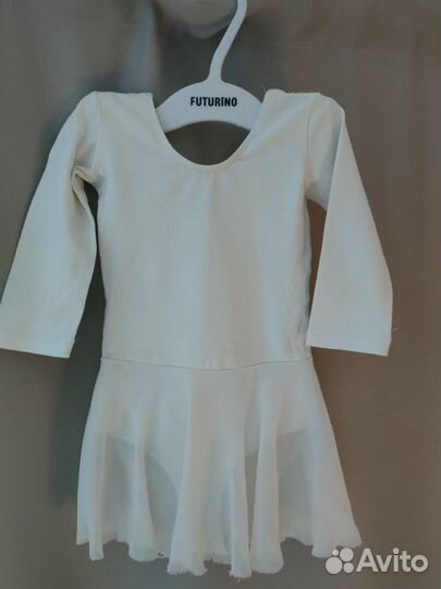 Гимнастический купальник с юбкой р.98. белый