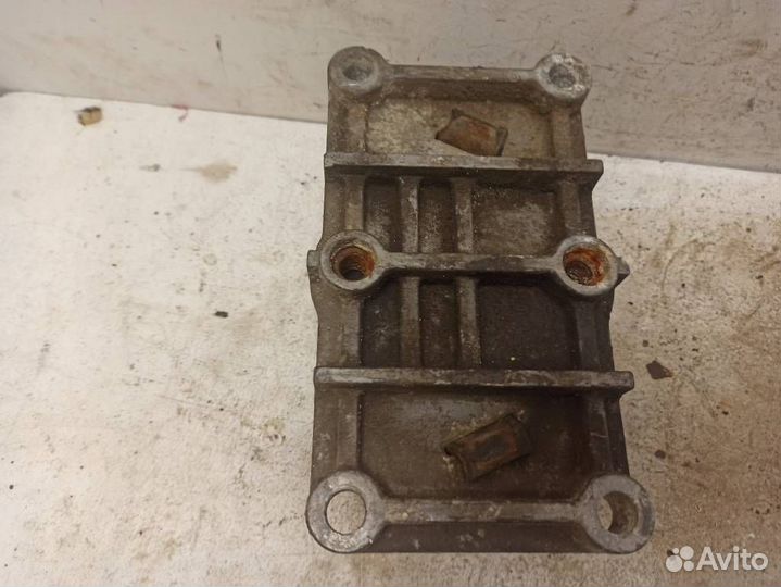 Опора двигателя Мерседес